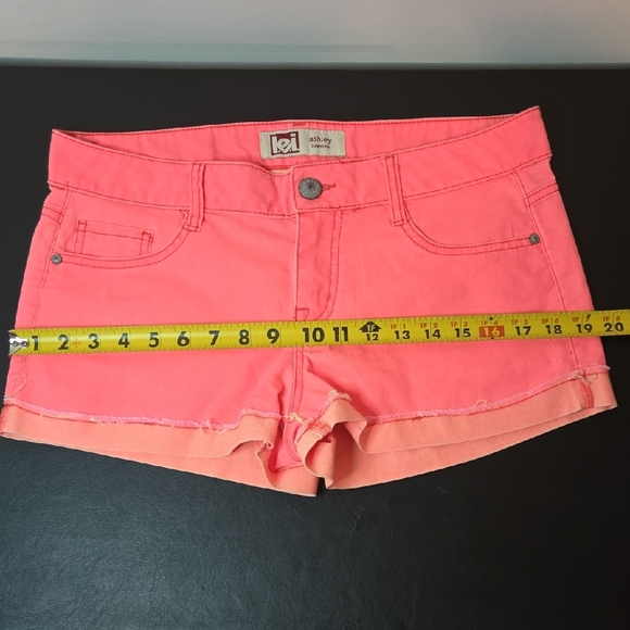 LEI Women's Coral Shorts - Picture 10 of 13